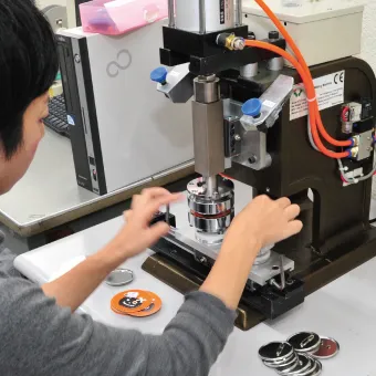 缶バッジの量産機